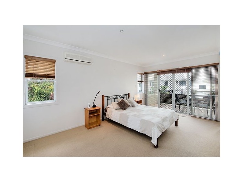 2/3 Rouen Avenue, Paradise Point QLD 4216