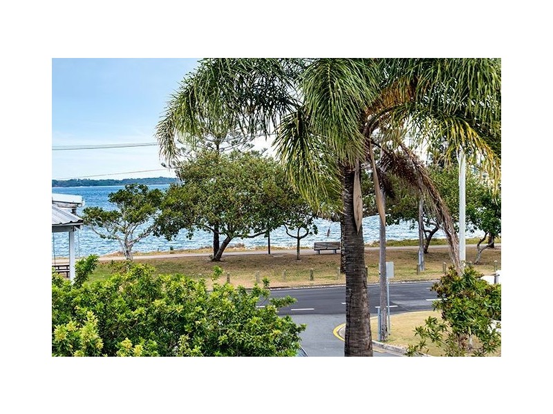 2/3 Rouen Avenue, Paradise Point QLD 4216