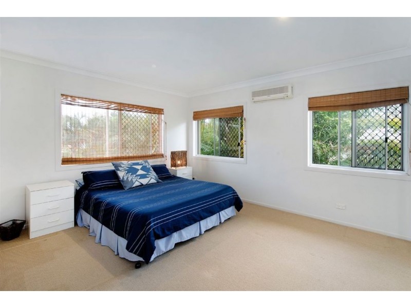 2/3 Rouen Avenue, Paradise Point QLD 4216