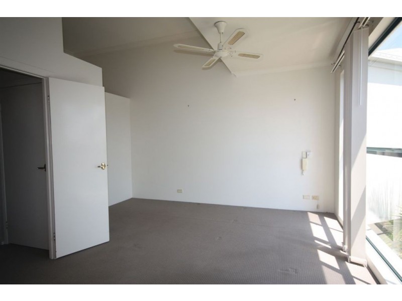 29/3 Lee Road, Runaway Bay QLD 4216