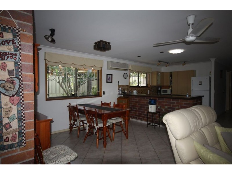 2 Swallow Avenue, Paradise Point QLD 4216