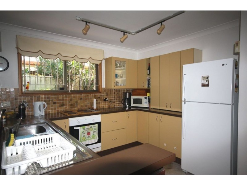 2 Swallow Avenue, Paradise Point QLD 4216