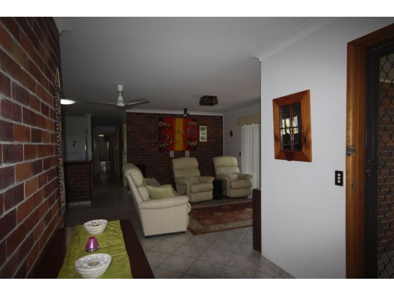 2 Swallow Avenue, Paradise Point QLD 4216