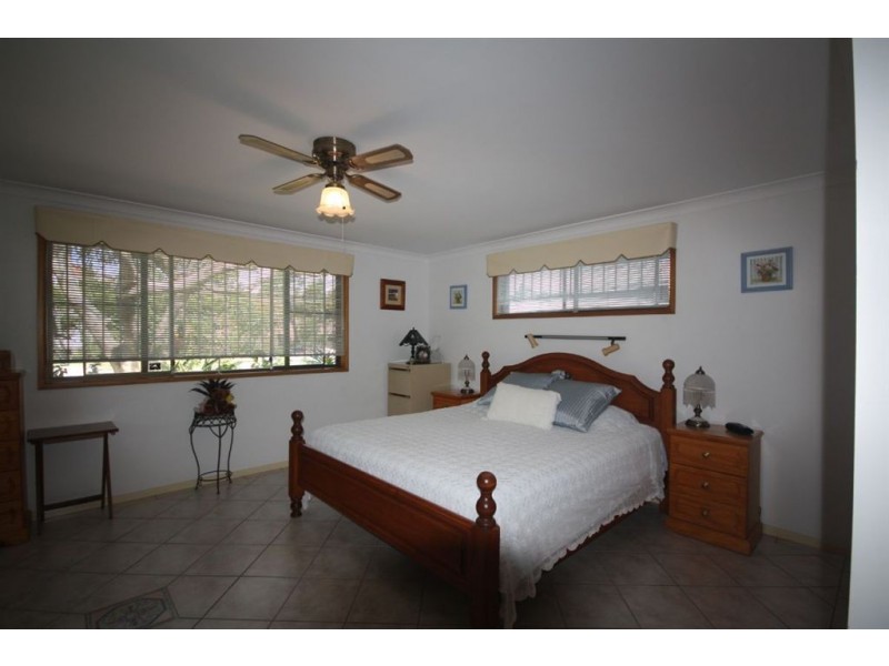 2 Swallow Avenue, Paradise Point QLD 4216