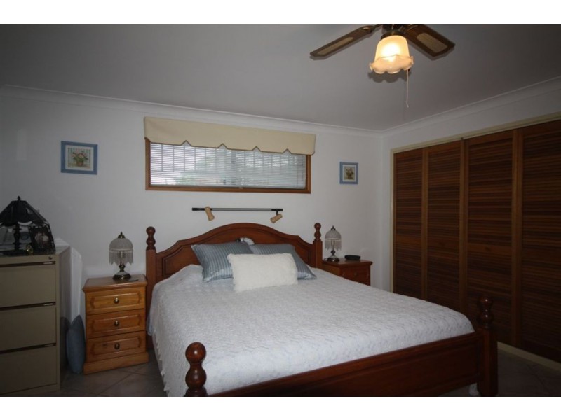 2 Swallow Avenue, Paradise Point QLD 4216