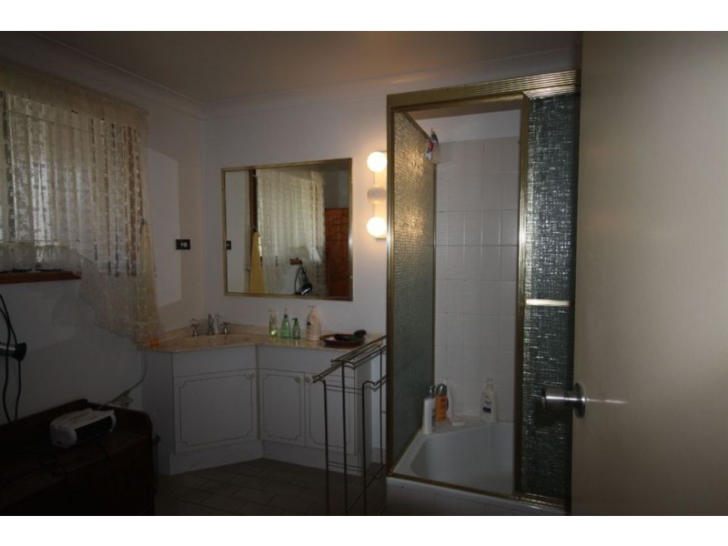 2 Swallow Avenue, Paradise Point QLD 4216