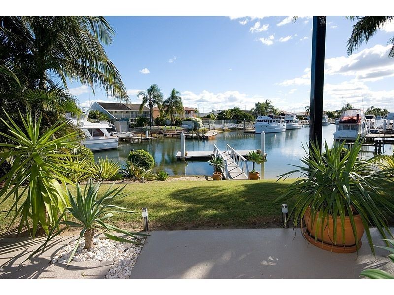 12 Eyre Street, Paradise Point QLD 4216