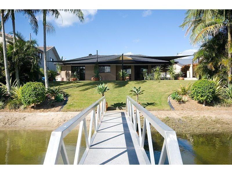 12 Eyre Street, Paradise Point QLD 4216