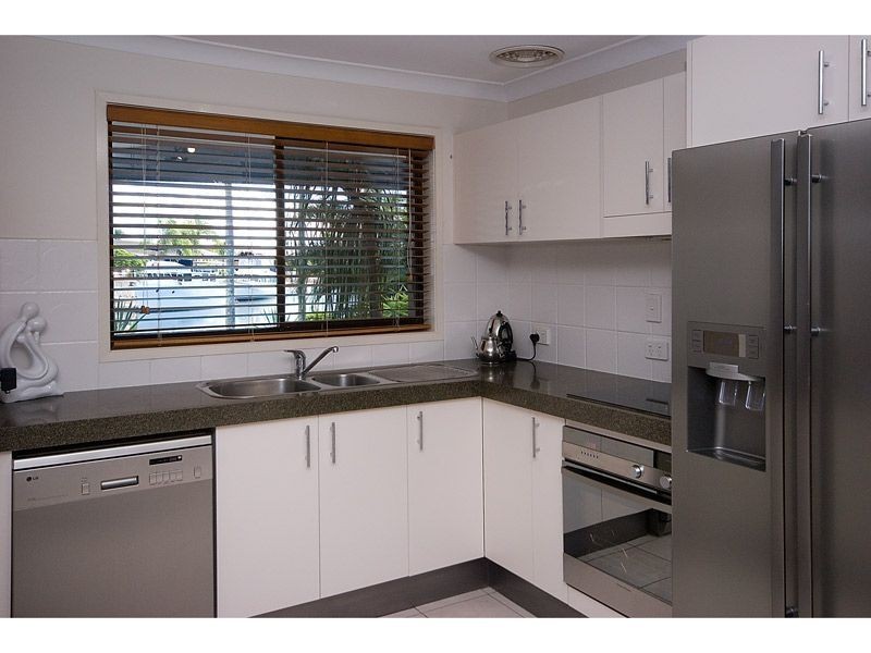 12 Eyre Street, Paradise Point QLD 4216