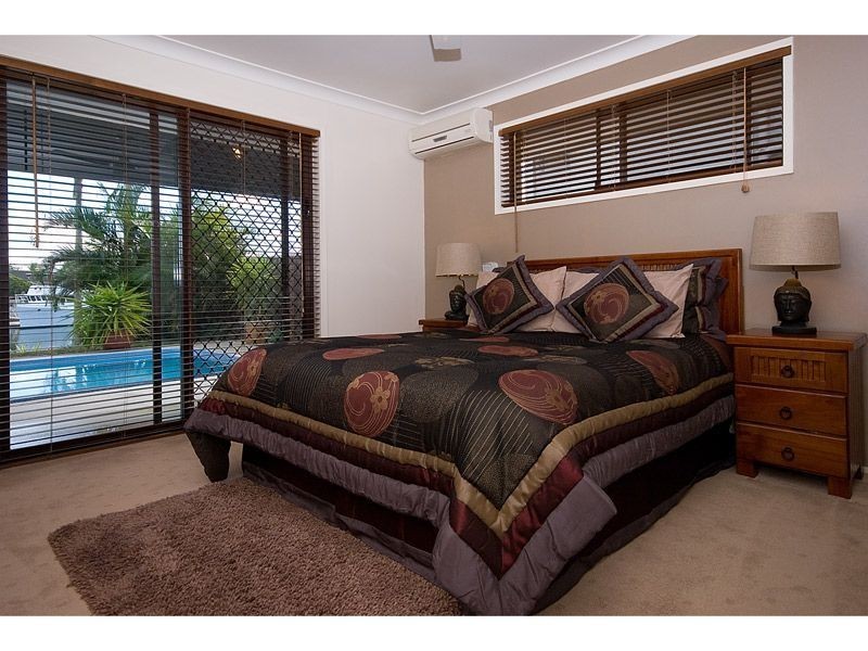 12 Eyre Street, Paradise Point QLD 4216
