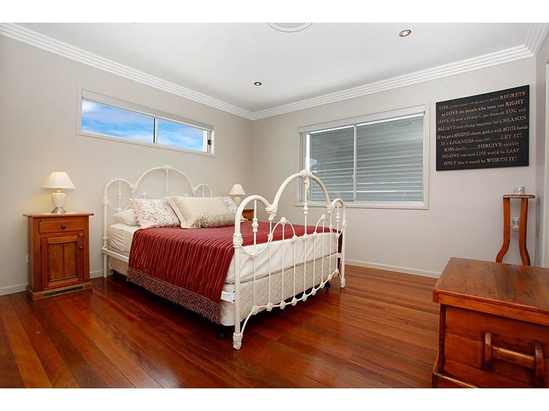 92 Bamboo Avenue, Benowa QLD 4217