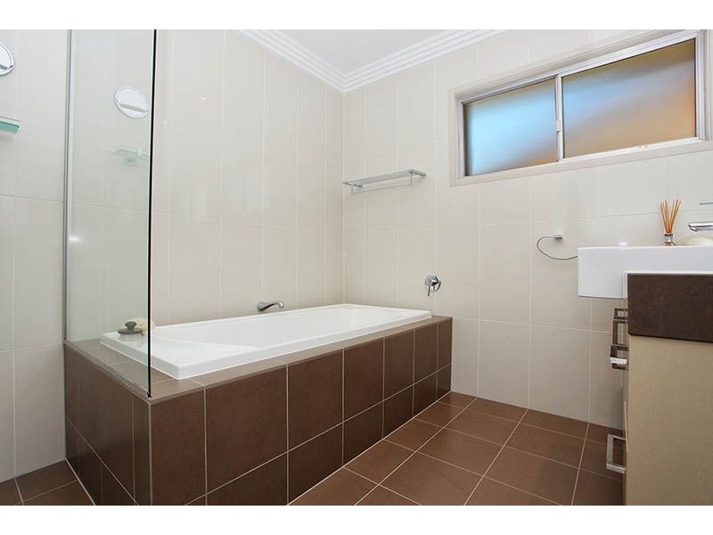 92 Bamboo Avenue, Benowa QLD 4217