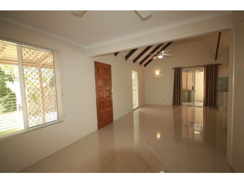 2/18 Eurimbula Street, Paradise Point QLD 4216