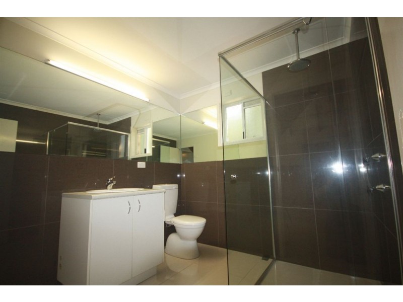 2/18 Eurimbula Street, Paradise Point QLD 4216