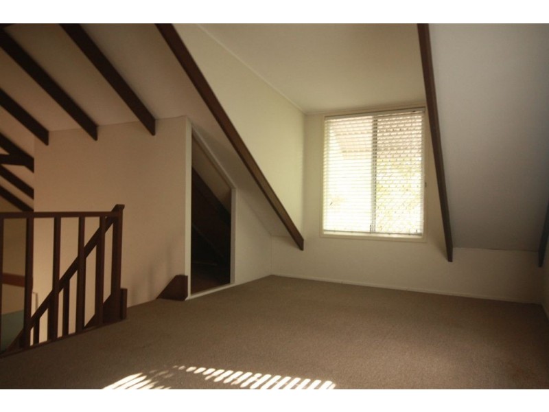 2/18 Eurimbula Street, Paradise Point QLD 4216