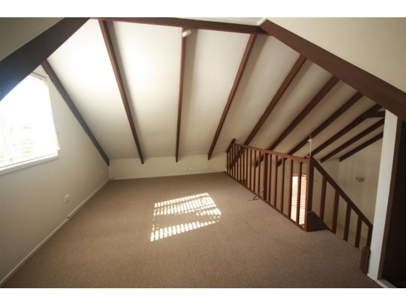 2/18 Eurimbula Street, Paradise Point QLD 4216