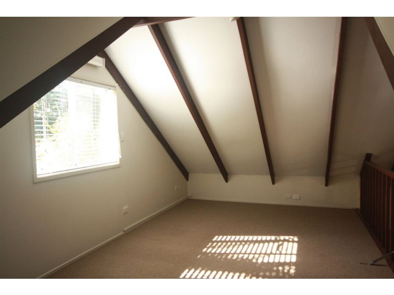 2/18 Eurimbula Street, Paradise Point QLD 4216