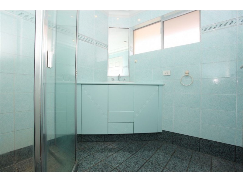2 Nimrud St, Southport QLD 4215