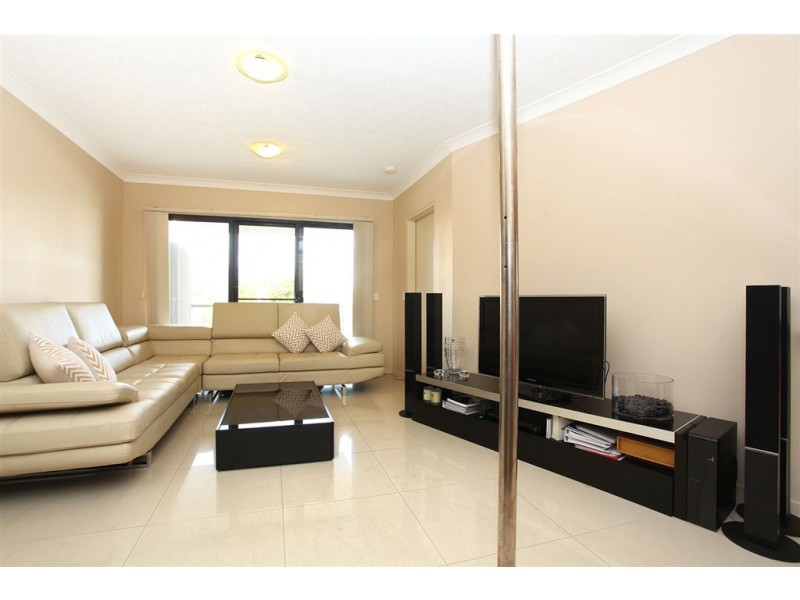 11/24-26 Parker Street, Labrador QLD 4215