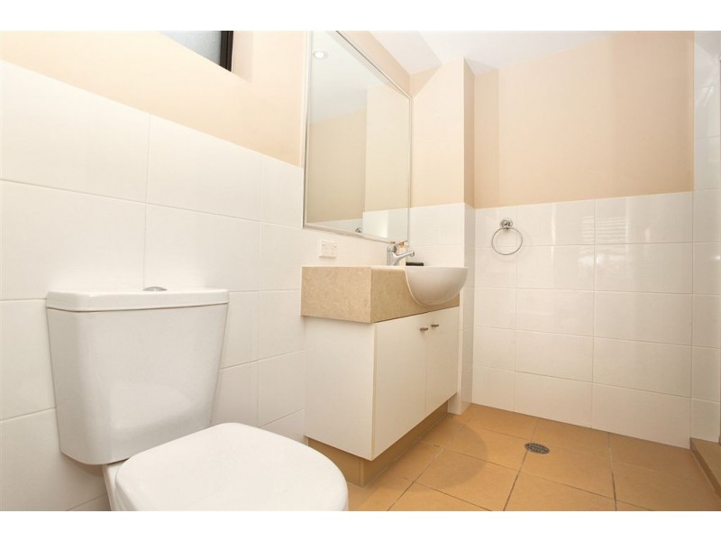 11/24-26 Parker Street, Labrador QLD 4215