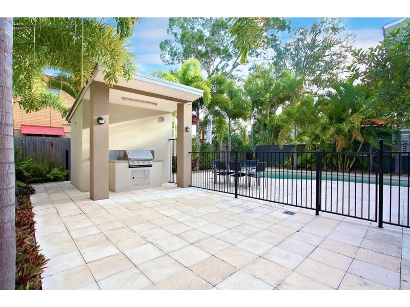 11/24-26 Parker Street, Labrador QLD 4215