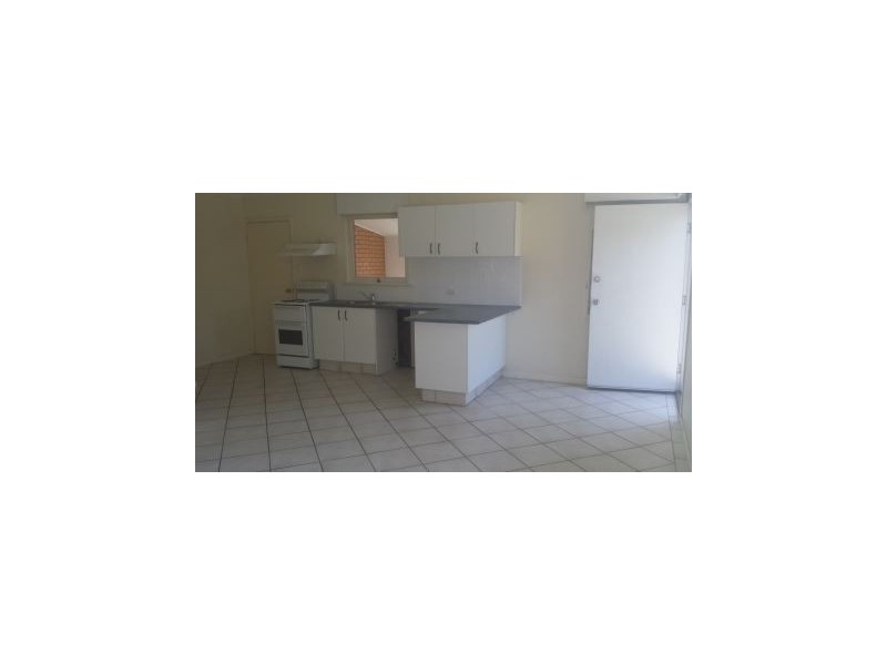 1/30 Middle Street, Labrador QLD 4215