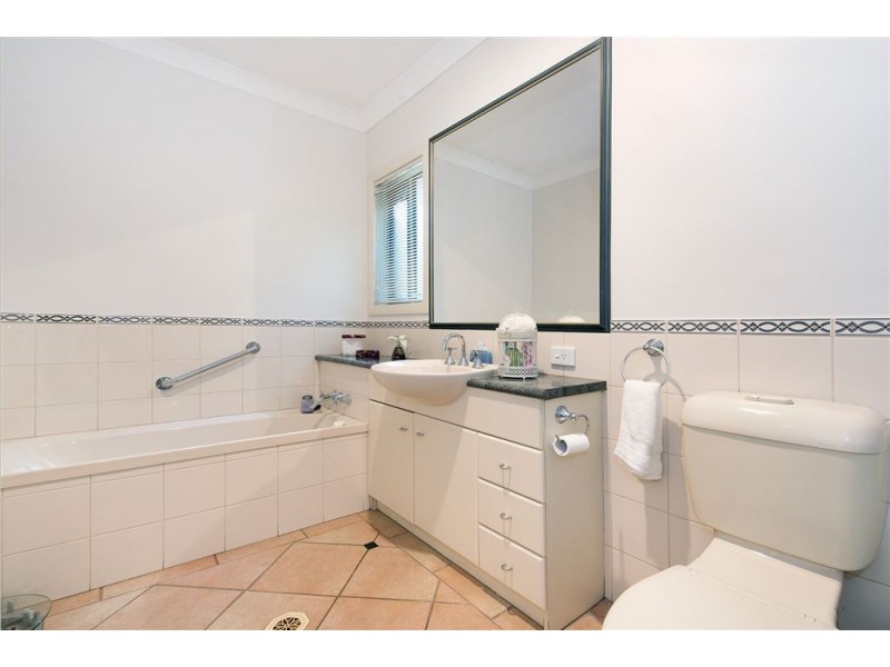 30 Abby Crescent, Ashmore QLD 4214