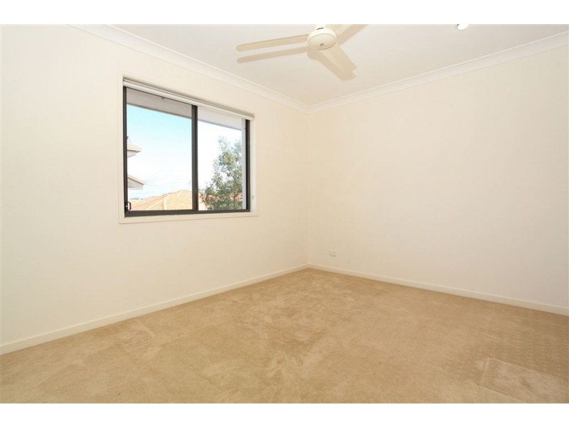 8/139 Cotlew Street, Ashmore QLD 4214