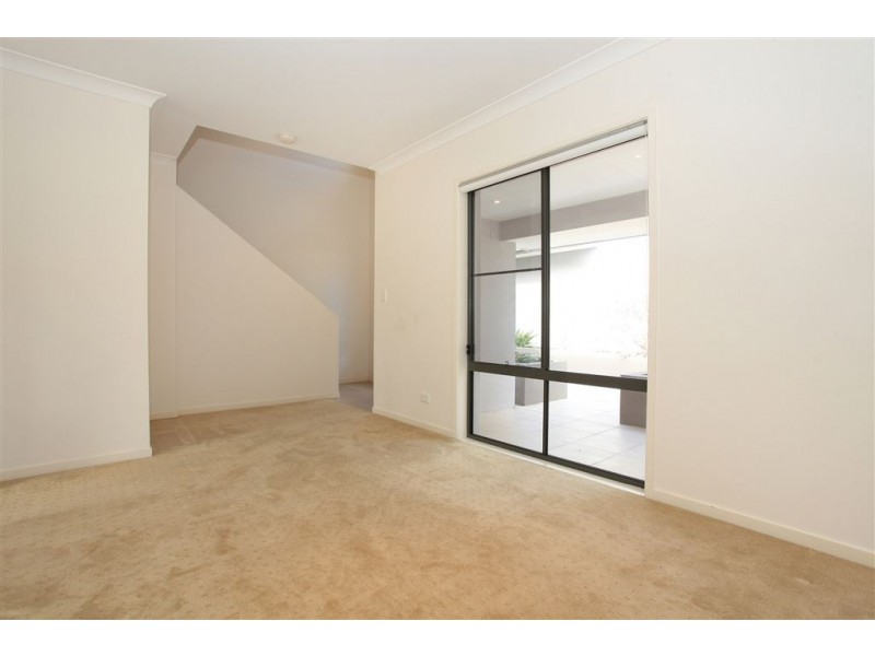 8/139 Cotlew Street, Ashmore QLD 4214