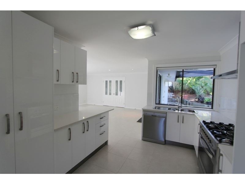 16 Ainsley Avenue, Ashmore QLD 4214