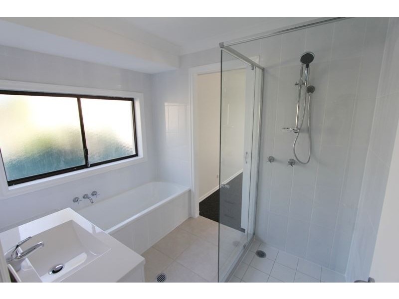 16 Ainsley Avenue, Ashmore QLD 4214