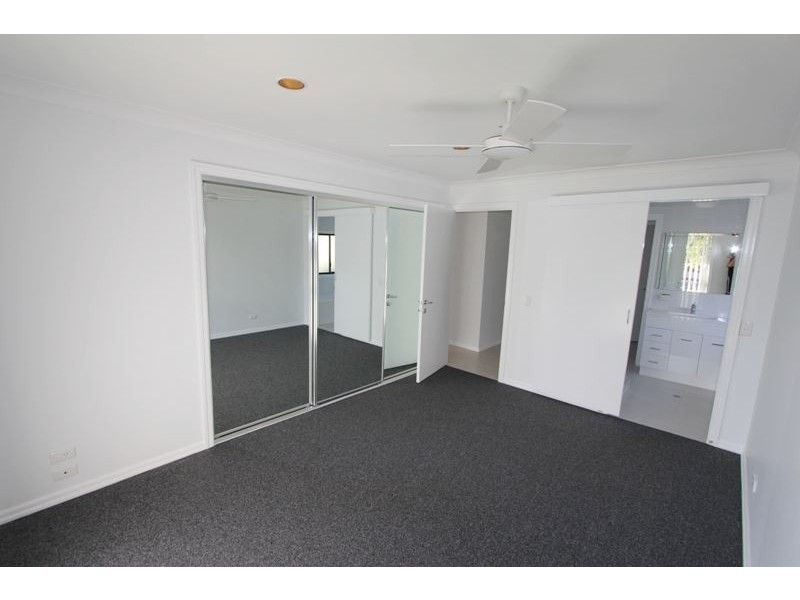 16 Ainsley Avenue, Ashmore QLD 4214