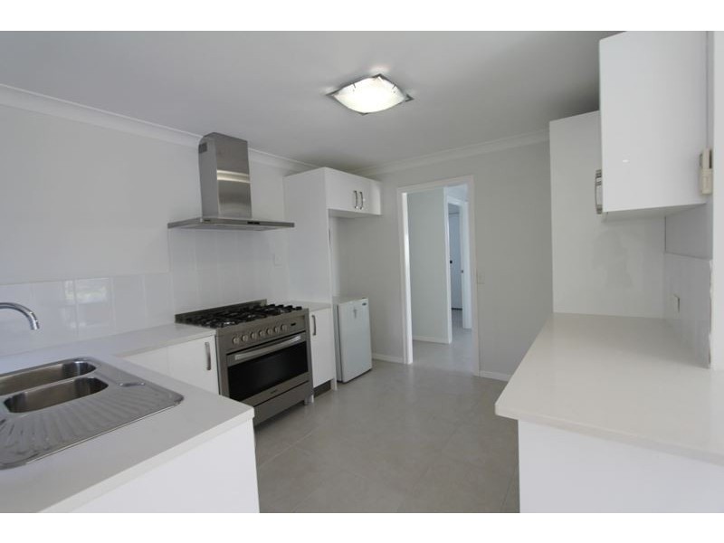 16 Ainsley Avenue, Ashmore QLD 4214