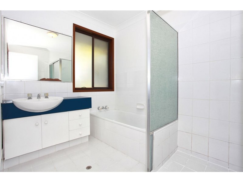 6 Wallaroo Way, Ashmore QLD 4214