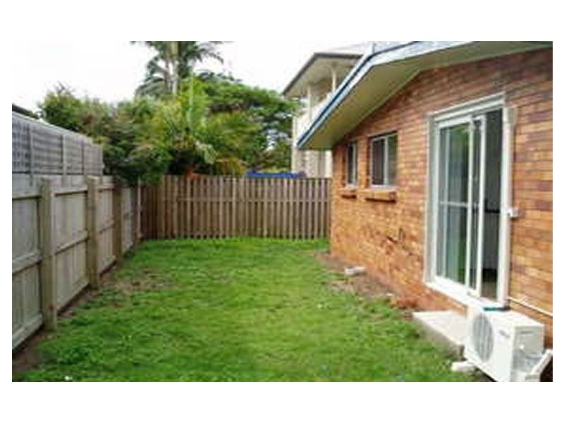 2/30 Middle Street, Labrador QLD 4215