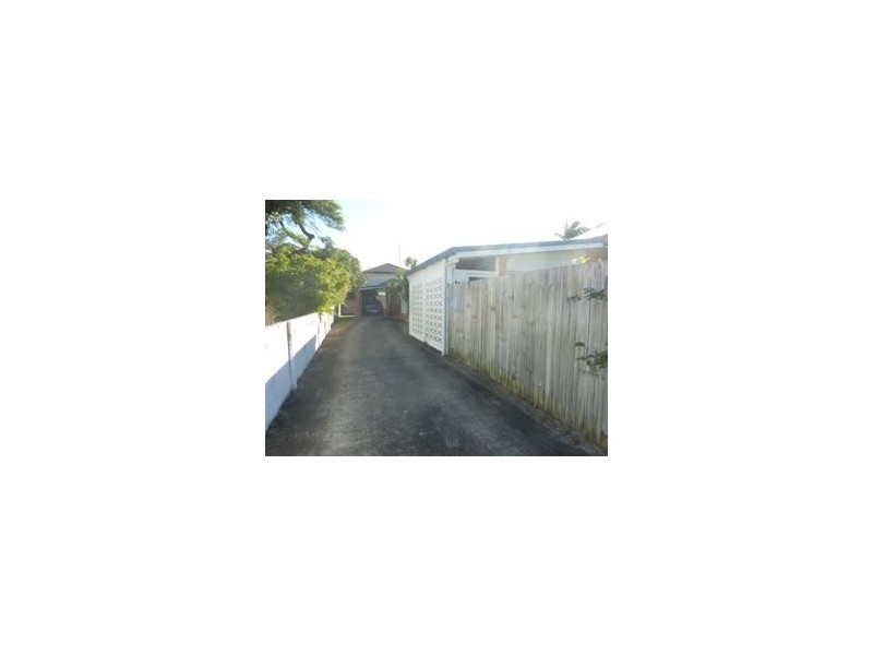 2/30 Middle Street, Labrador QLD 4215