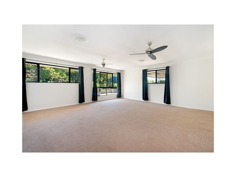 77 Macquarie Avenue, Molendinar QLD 4214