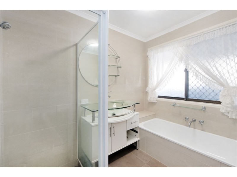 77 Macquarie Avenue, Molendinar QLD 4214