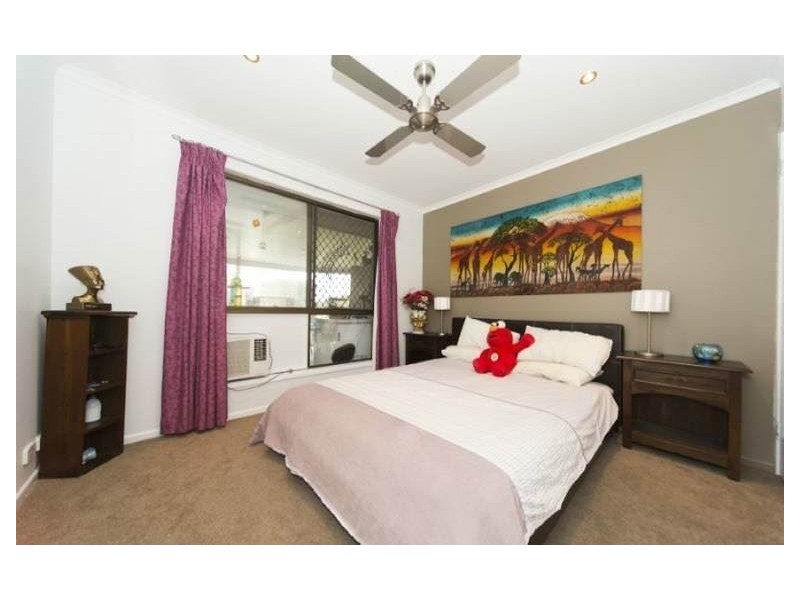 77 Macquarie Avenue, Molendinar QLD 4214