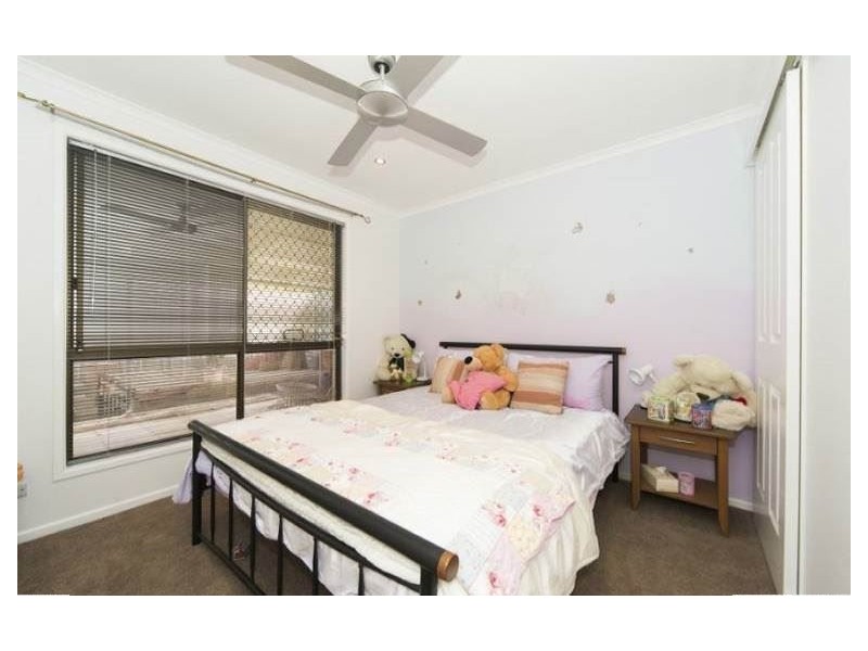 77 Macquarie Avenue, Molendinar QLD 4214