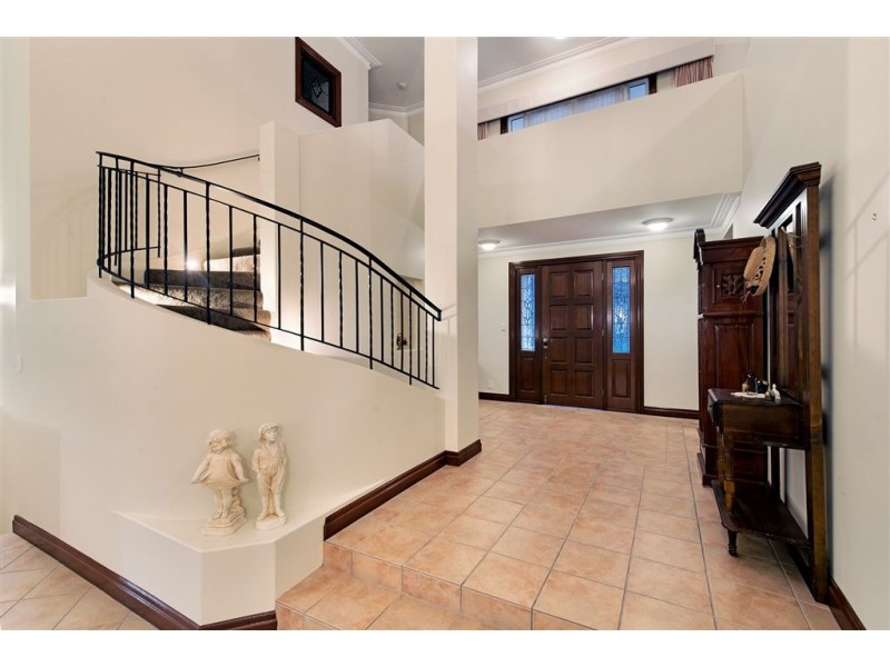 44 Hillview Parade, Ashmore QLD 4214