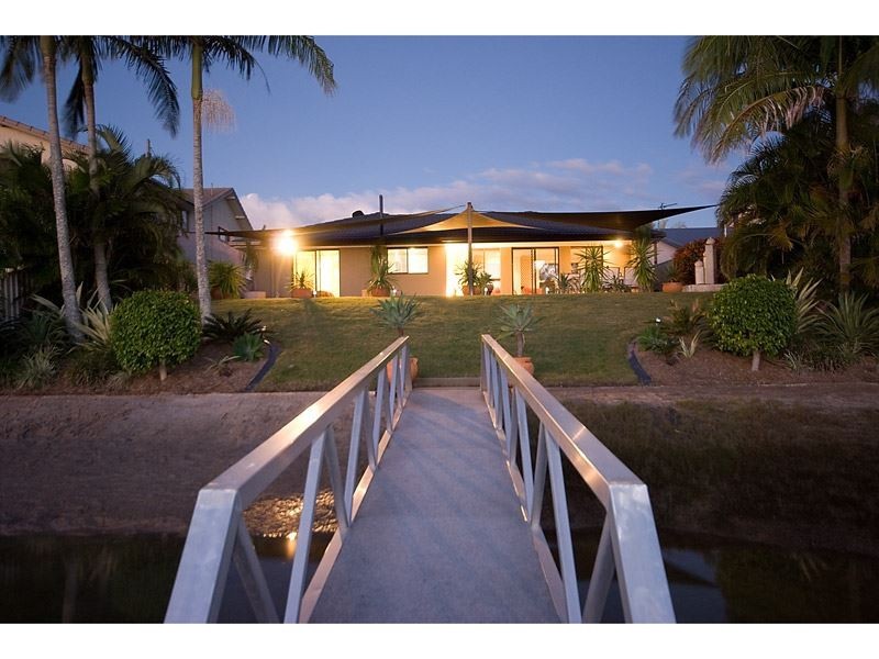 12 Eyre Street, Paradise Point QLD 4216