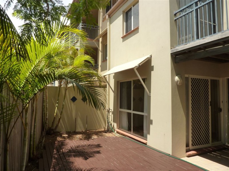 8/82-86 Limetree Parade, Runaway Bay QLD 4216