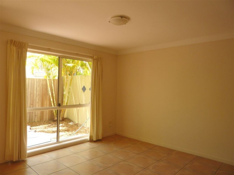8/82-86 Limetree Parade, Runaway Bay QLD 4216