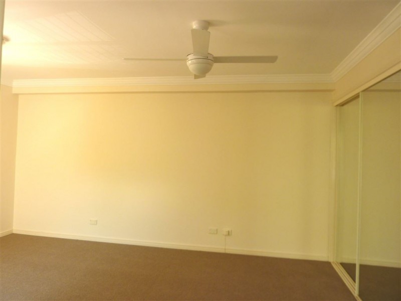 8/82-86 Limetree Parade, Runaway Bay QLD 4216
