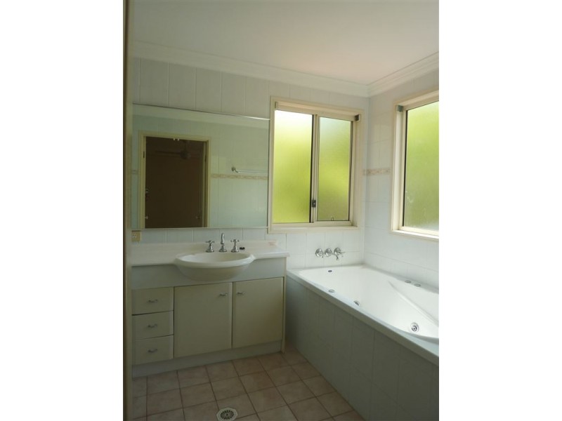 8/82-86 Limetree Parade, Runaway Bay QLD 4216