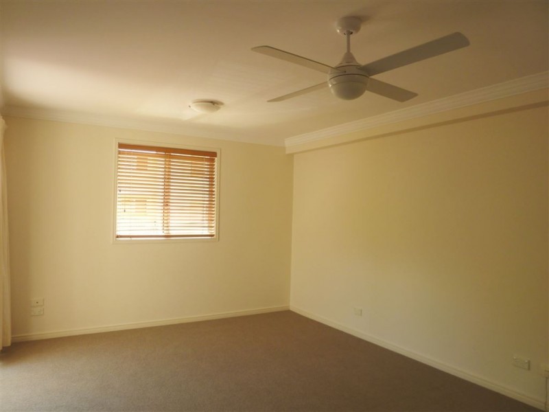 8/82-86 Limetree Parade, Runaway Bay QLD 4216