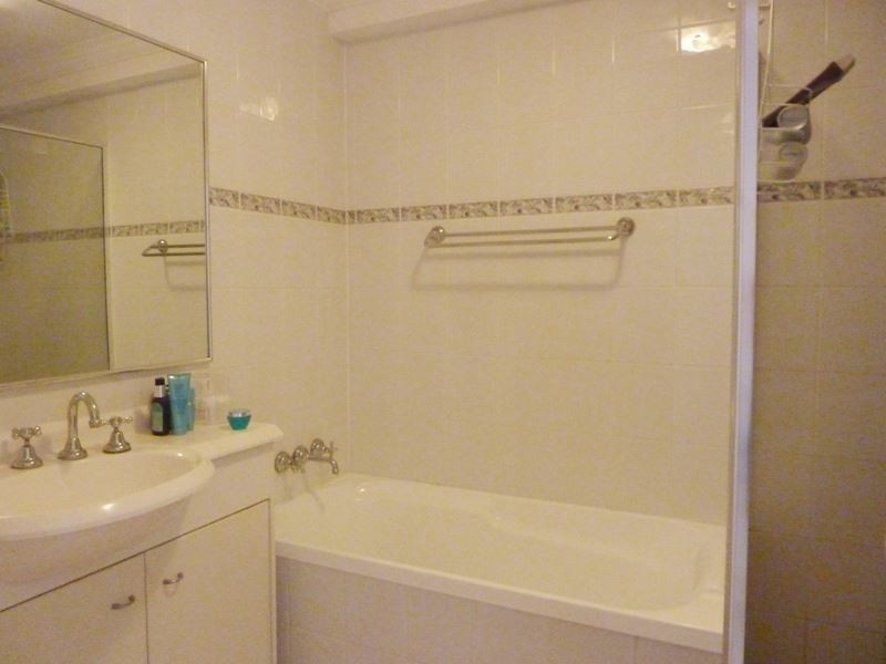 8/82-86 Limetree Parade, Runaway Bay QLD 4216