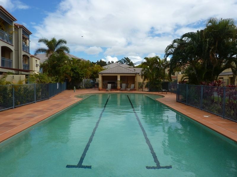 8/82-86 Limetree Parade, Runaway Bay QLD 4216