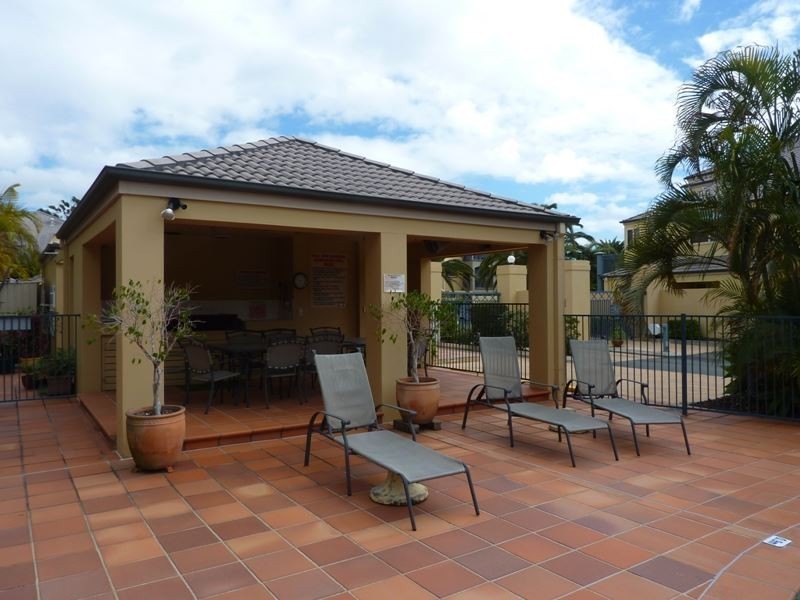 8/82-86 Limetree Parade, Runaway Bay QLD 4216